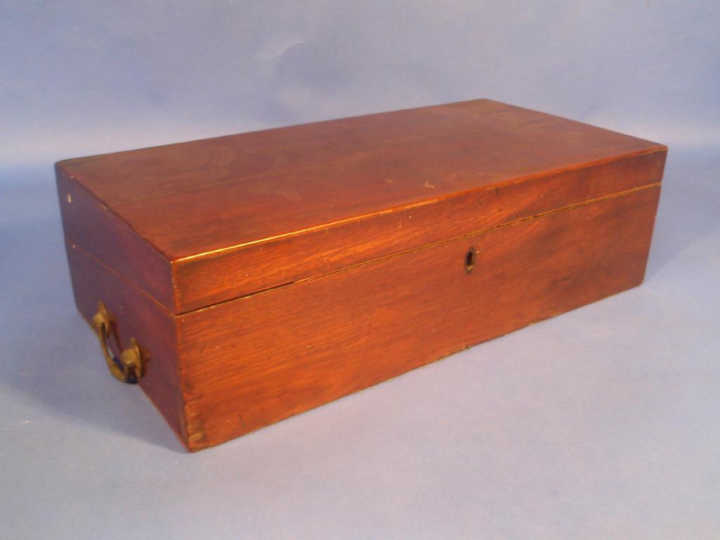 Appraisal: An early thC mahogany duet writing box