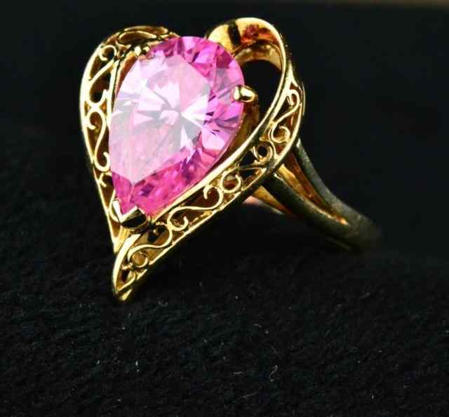 Appraisal: LADY'S PINK STONE RINGConsisting of pink pear-shaped CZ set in