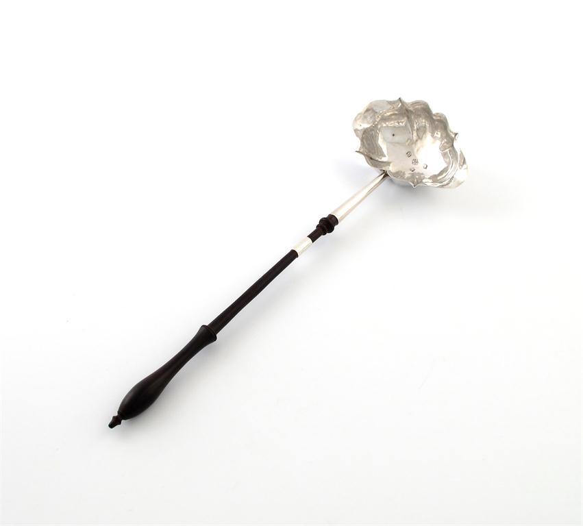 Appraisal: A George III silver toddy ladle