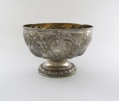 Appraisal: An Edwardian silver rose bowl circular form embossed foliate scroll