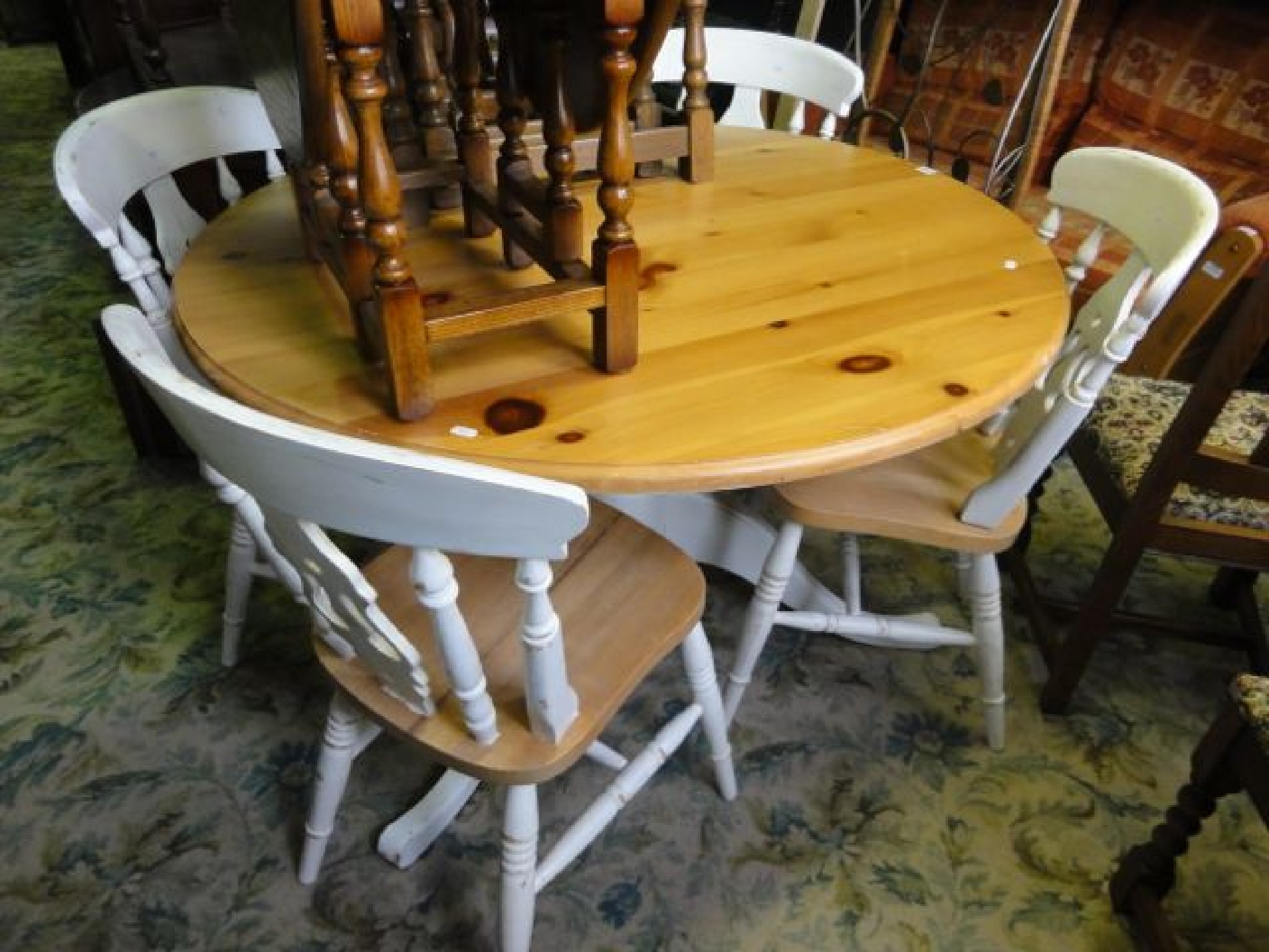 Appraisal: A pine breakfast table of circular form with show wood