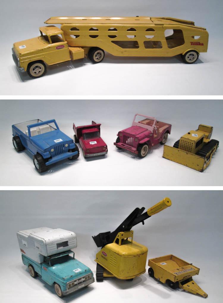 Appraisal: LOT OF VINTAGE TONKA TOY VEHICLES including Jeepster Crawler Shovel