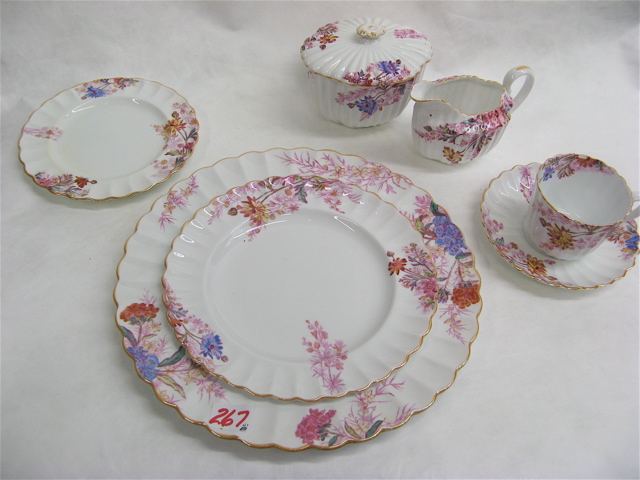 Appraisal: SET OF SPODE'S CHELSEA GARDEN CHINA pieces consisting of dinner