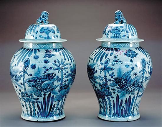 Appraisal: Pair Chinese porcelain covered jars foo dog finial on domed