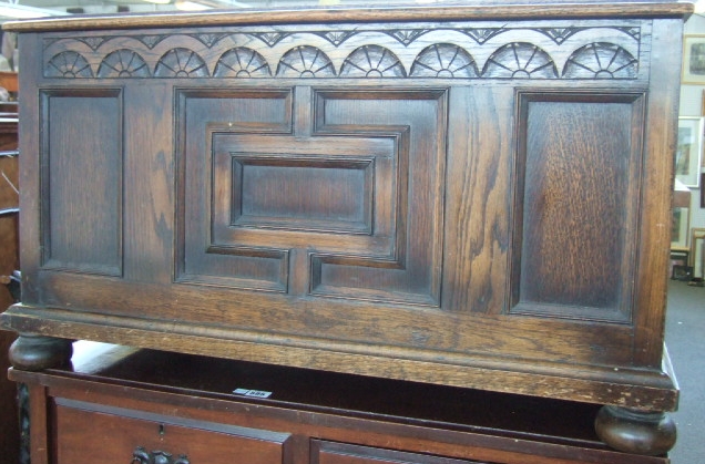 Appraisal: A th century oak coffer the double panel top over