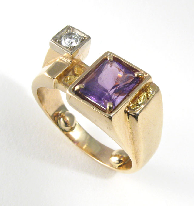 Appraisal: AMETHYST DIAMOND AND YELLOW GOLD RING The k yellow gold