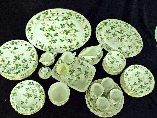 Appraisal: A Wedgwood Wild Strawberry pattern dinner service of sixty pieces