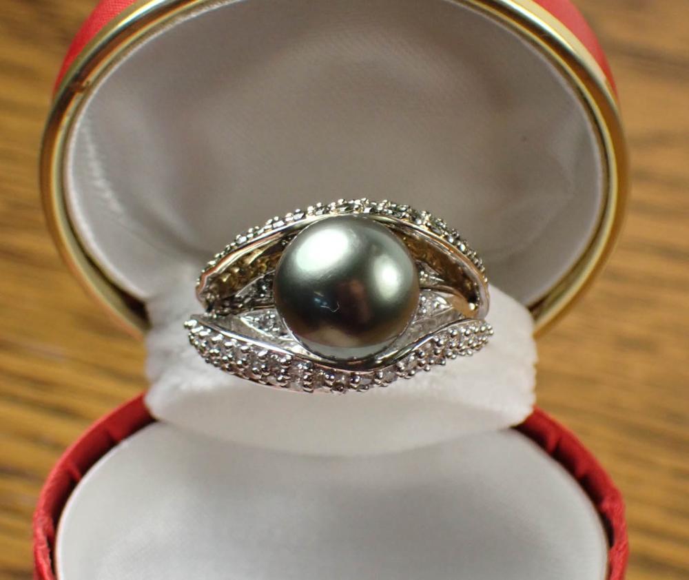 Appraisal: TAHITIAN PEARL DIAMOND AND FOURTEEN KARAT GOLD RING The k