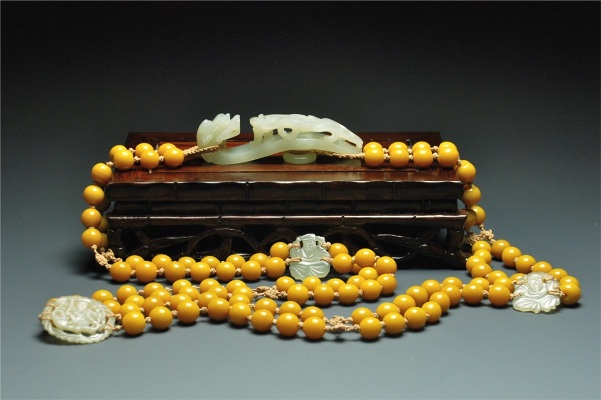 Appraisal: The complete belt consisting of a double dragon white jade