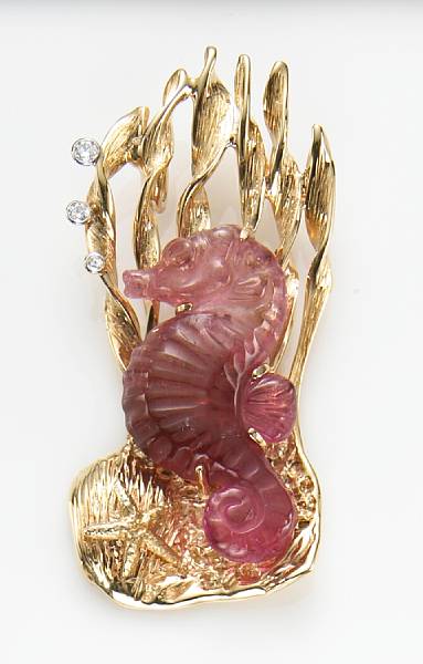 Appraisal: A pink tourmaline diamond and k gold carved sea horse