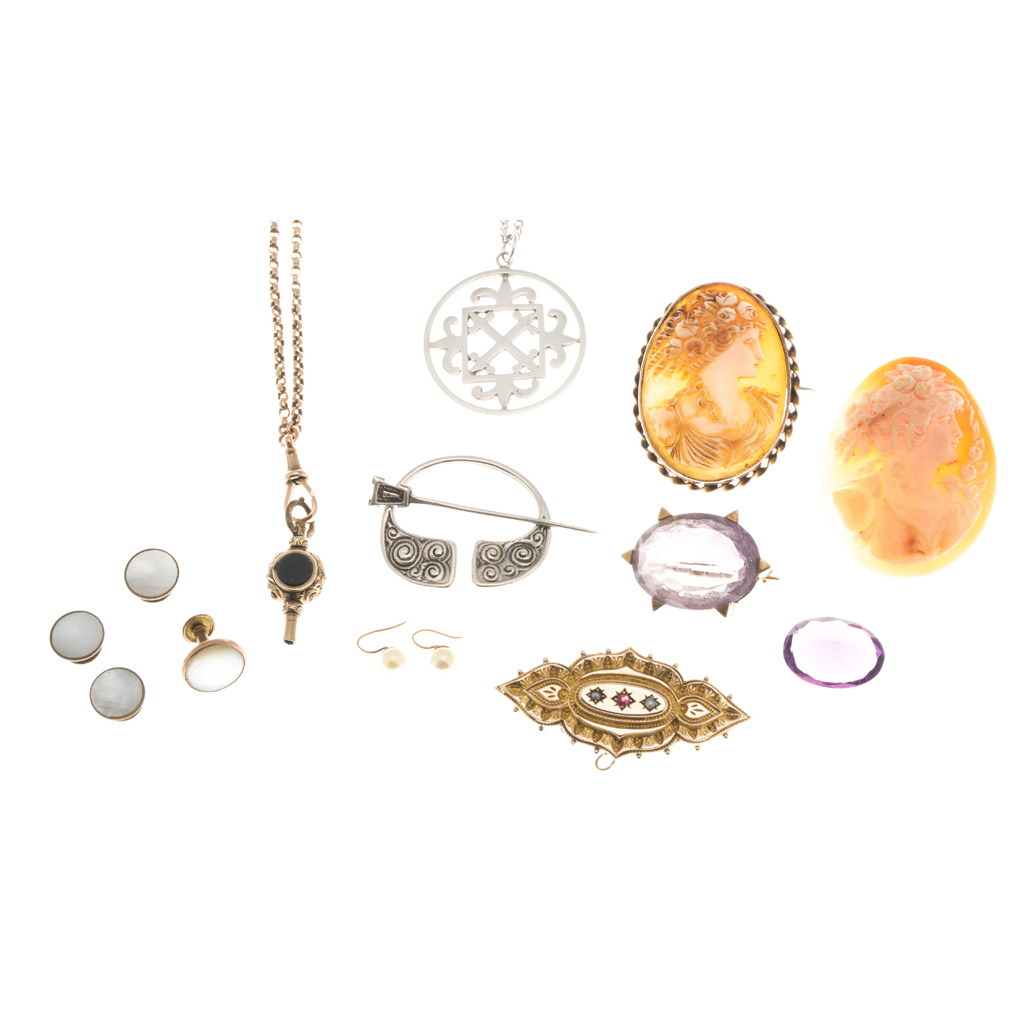 Appraisal: A collection of jewellery to include a Victorian ct gold