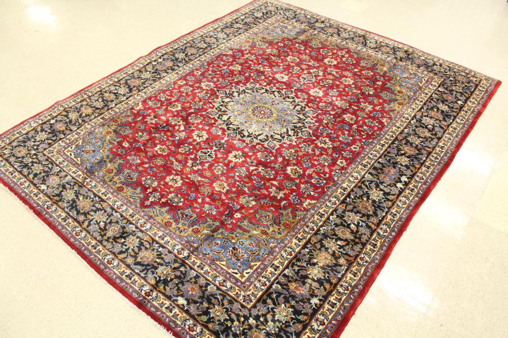 Appraisal: HAND KNOTTED PERSIAN CARPET floral and central floral medallion design