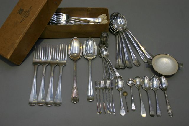 Appraisal: A quantity of silver and silver plate flat ware and