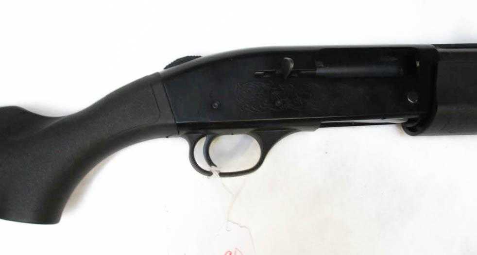 Appraisal: MOSSBERG MODEL SEMI AUTOMATIC SHOTGUN gauge vent rib barrel with