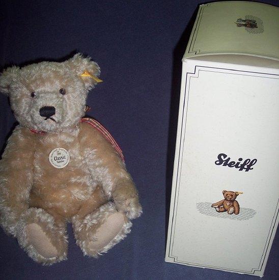 Appraisal: A Classic Steiff teddy bear