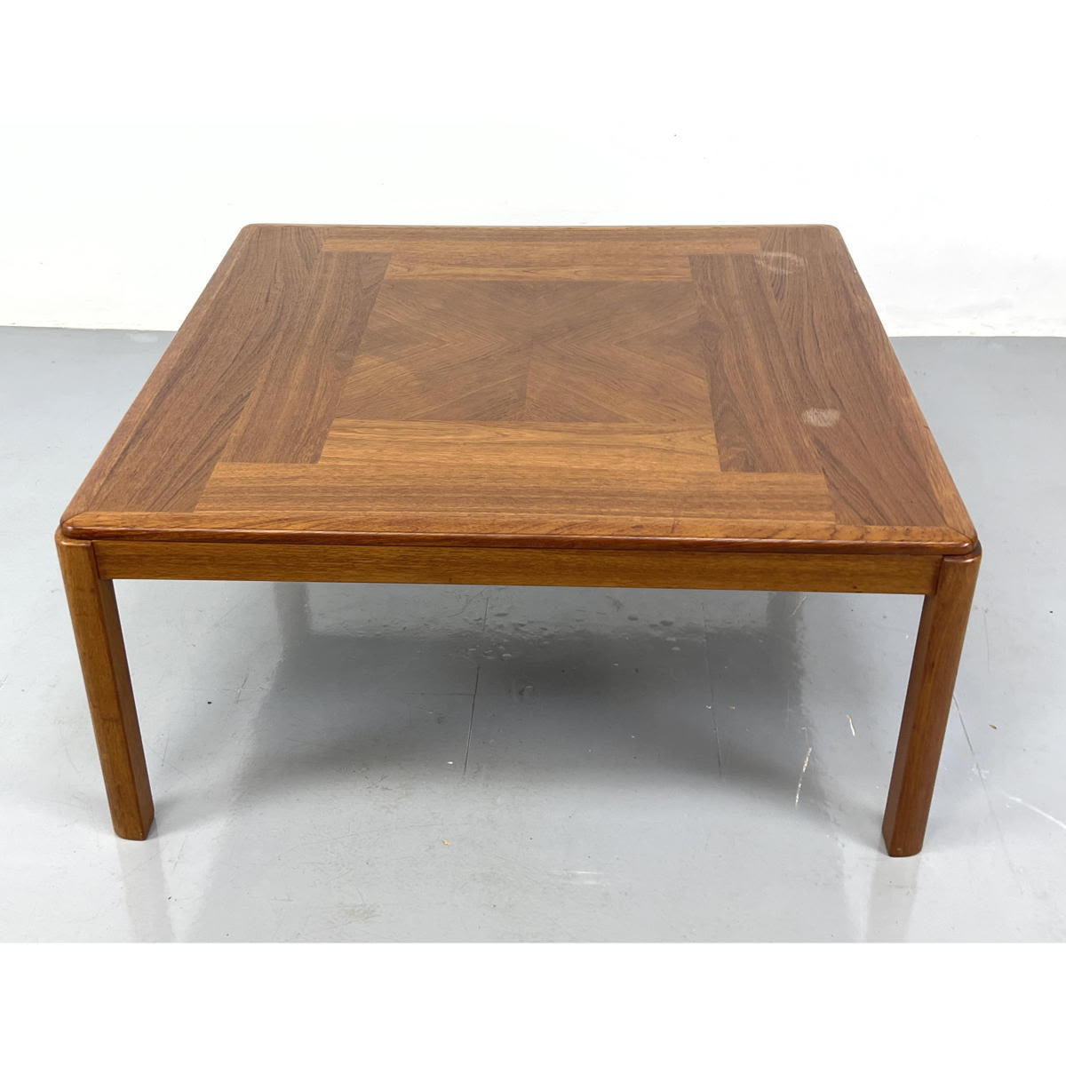 Appraisal: Danish Modern teak cocktail table Labeled Uldum Mobelfabrik Dimensions H