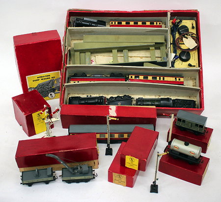 Appraisal: A LARGE QUANTITY OF TRIX TWIN 'OO' GAUGE ELECTRIC RAILWAY