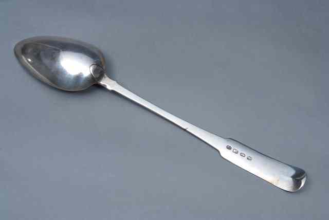 Appraisal: A GEORGE III IRISH SILVER FIDDLE PATTERN BASTING SPOON Dublin