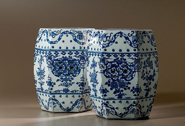 Appraisal: CHINESE PORCELAIN GARDEN SEATS th century A pair of Chinese