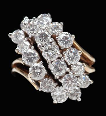 Appraisal: Diamond cluster ring set with round brilliant-cut diamonds total estimated