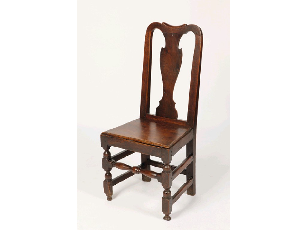 Appraisal: A QUEEN ANNE STYLE OAK SIDE CHAIR the raised back