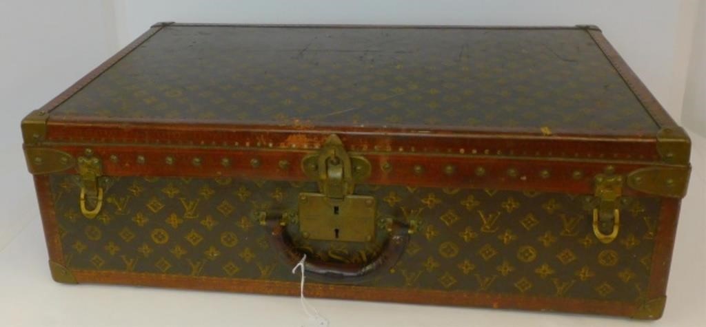 Appraisal: VINTAGE LOUIS VUITTON SUITCASE CA no on original label reads