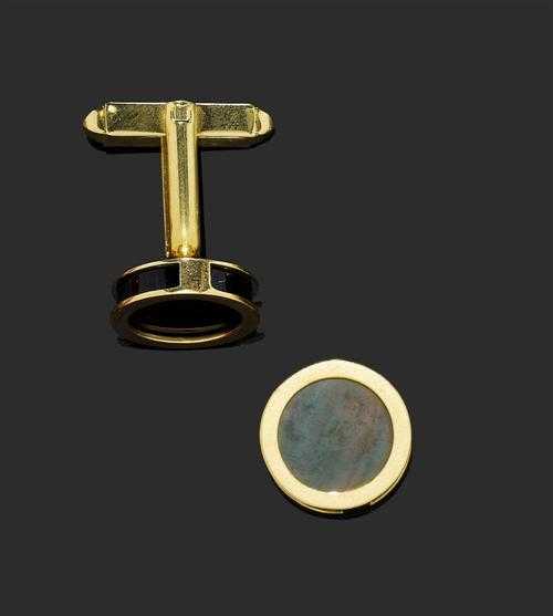 Appraisal: ONYX MOTHER-OF-PEARL AND GOLD CUFF LINKS Yellow gold Round cuff