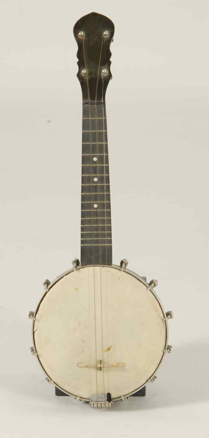 Appraisal: UNMARKED BANJO UKECirca Plain unadorned peghead with unlisted shape Twelve