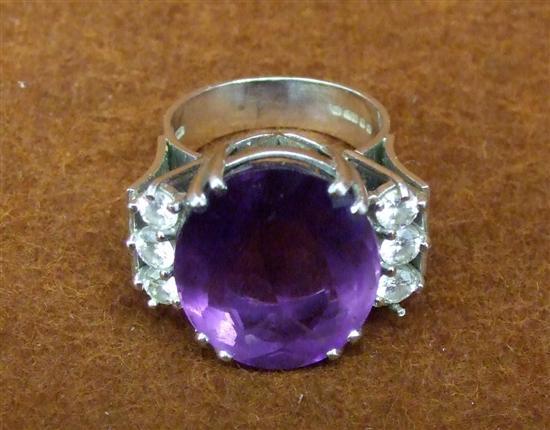 Appraisal: Single stone oval amethyst ring flanked by three diamonds on