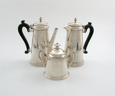 Appraisal: A pair of silver cafe au lait pots and matching