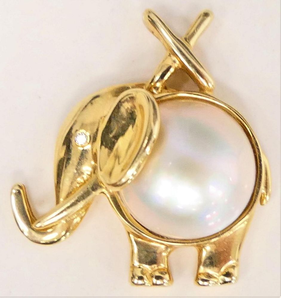 Appraisal: KT Y GOLD AND MOBE PEARL ELEPHANT PENDANT Measures about