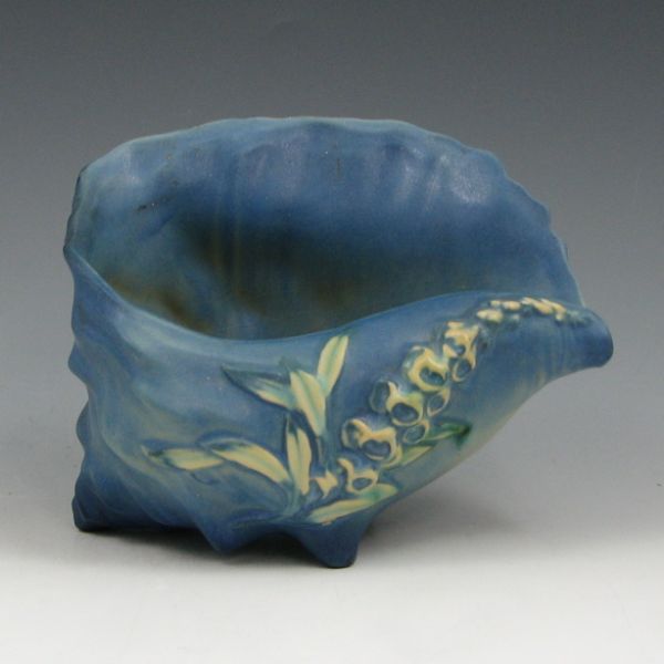 Appraisal: Roseville Foxglove conch shell planter in blue Marked Roseville USA