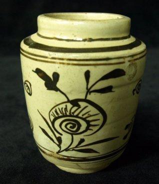 Appraisal: A Sung Tz'u Chou ware straight sided jar painted birds