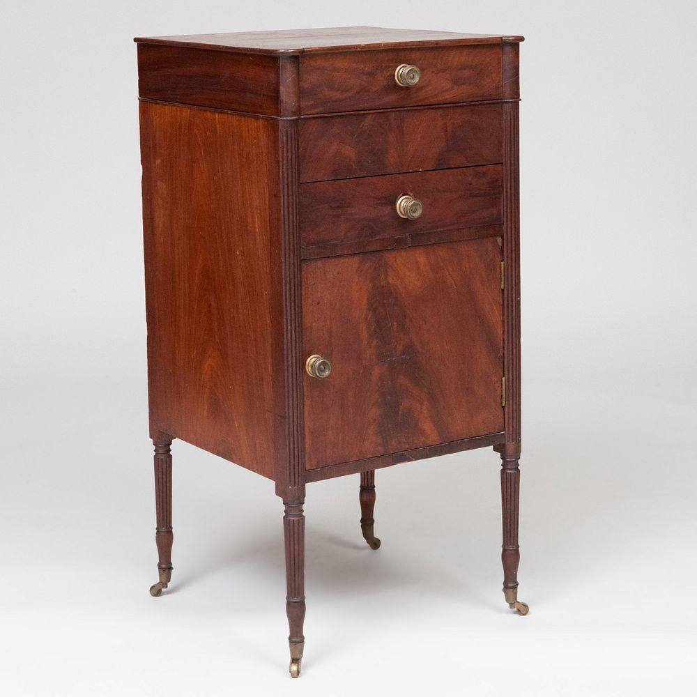 Appraisal: Federal Mahogany Washstand The hinged top above one drawer and