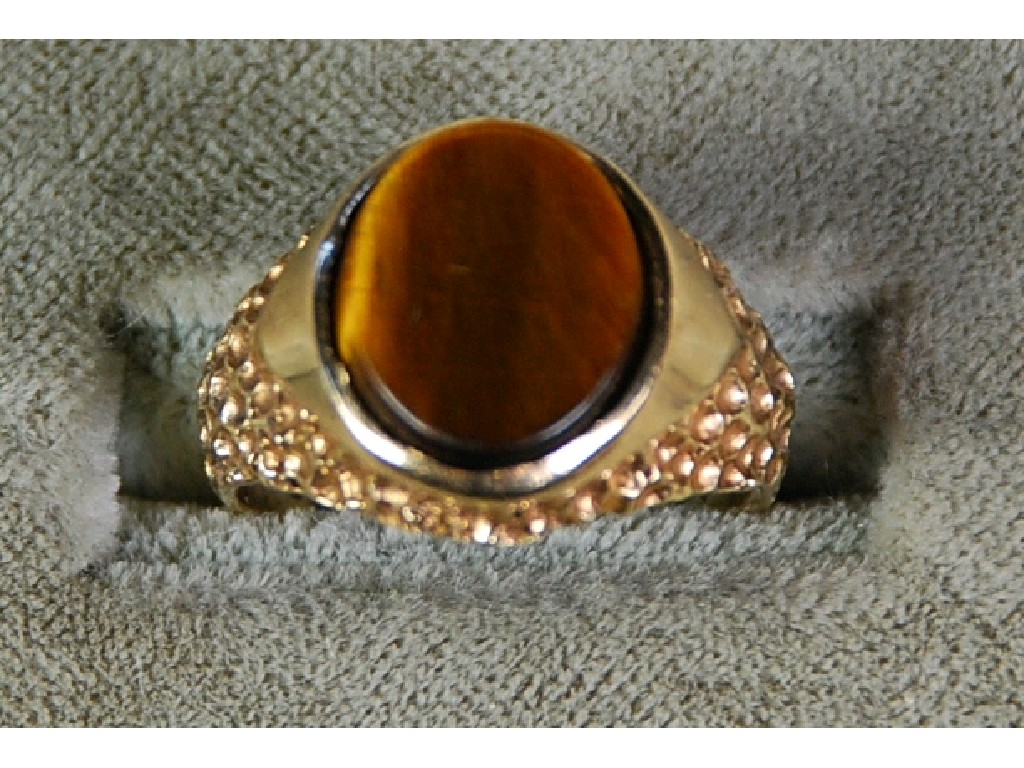 Appraisal: ct GOLD SIGNET RING set with an oval tigers eye