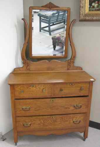 Appraisal: AN OAK DRESSER WITH TILT MIRROR American c the flat