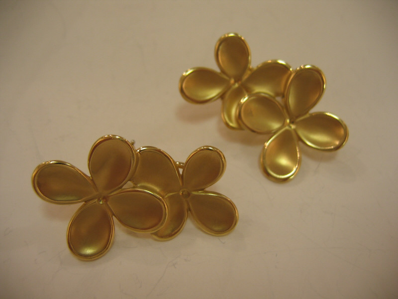 Appraisal: GOLD CUMMINGS EARRINGS k yellow gold double four leaf clover