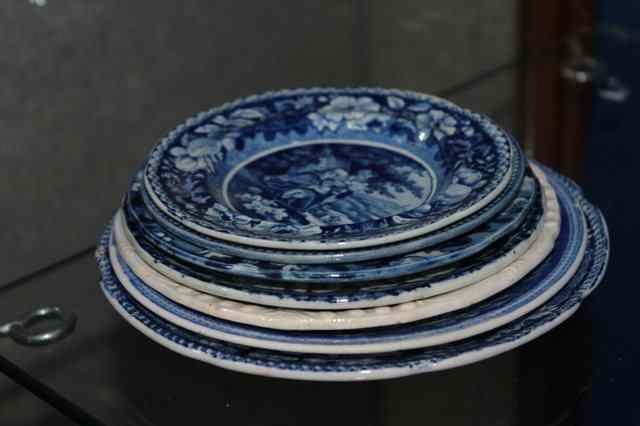 Appraisal: A SERIES OF SMALL TH CENTURY BLUE AND WHITE CIRCULAR