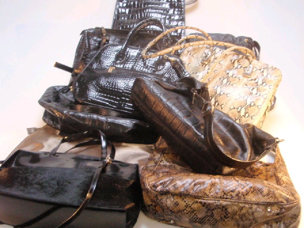 Appraisal: A quantity of leather and other handbags mainly Biasta