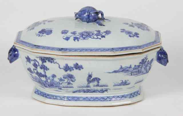 Appraisal: An th Century Chinese export blue and white tureen the