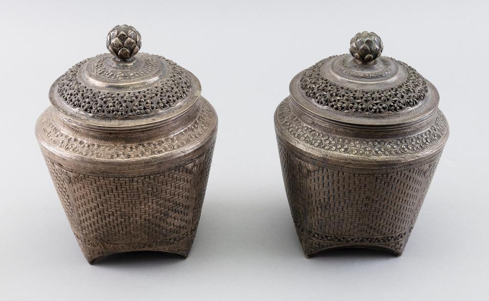 Appraisal: PAIR OF CONTINENTAL SILVER COVERED BASKETS LATE TH CENTURYPAIR OF