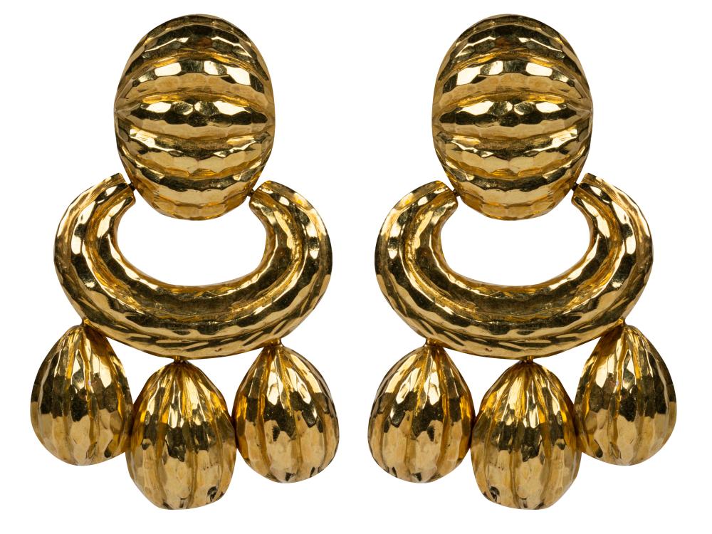 Appraisal: PAIR OF DAIVD WEBB KARAT YELLOW GOLD HAMMERED DOOR-KNOCKER EARRINGSsigned