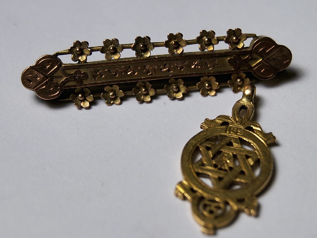 Appraisal: A Victorian ct gold fancy bar-brooch Birmingham to w an