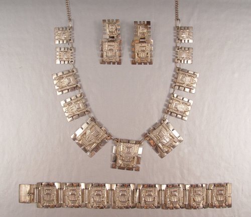 Appraisal: PERUVIAN STERLING SUITE Inca design sterling links with the necklace