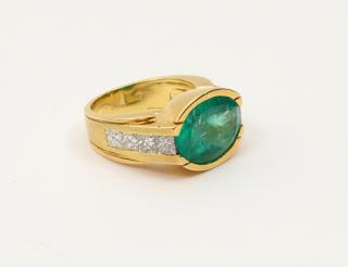 Appraisal: EIGHTEEN KARAT YELLOW GOLD EMERALD AND DIAMOND RING Set with