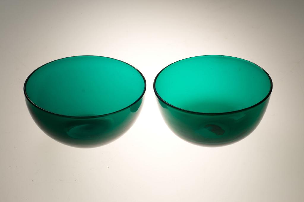 Appraisal: PAIR OF th CENTURY MID-GREEN GLASS FINGER BOWLS Diameter cm