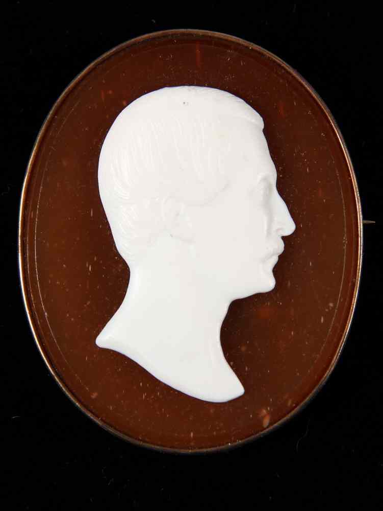 Appraisal: HARDSTONE PORTRAIT CAMEO OF A GENTLEMAN- in a fine gold