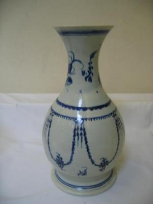 Appraisal: A PEARLWARE VASE of pear form painted in underglaze blue