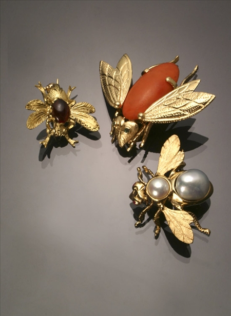 Appraisal: Three Yellow-Gold Bee Pins Consisting of a large -karat yellow-gold