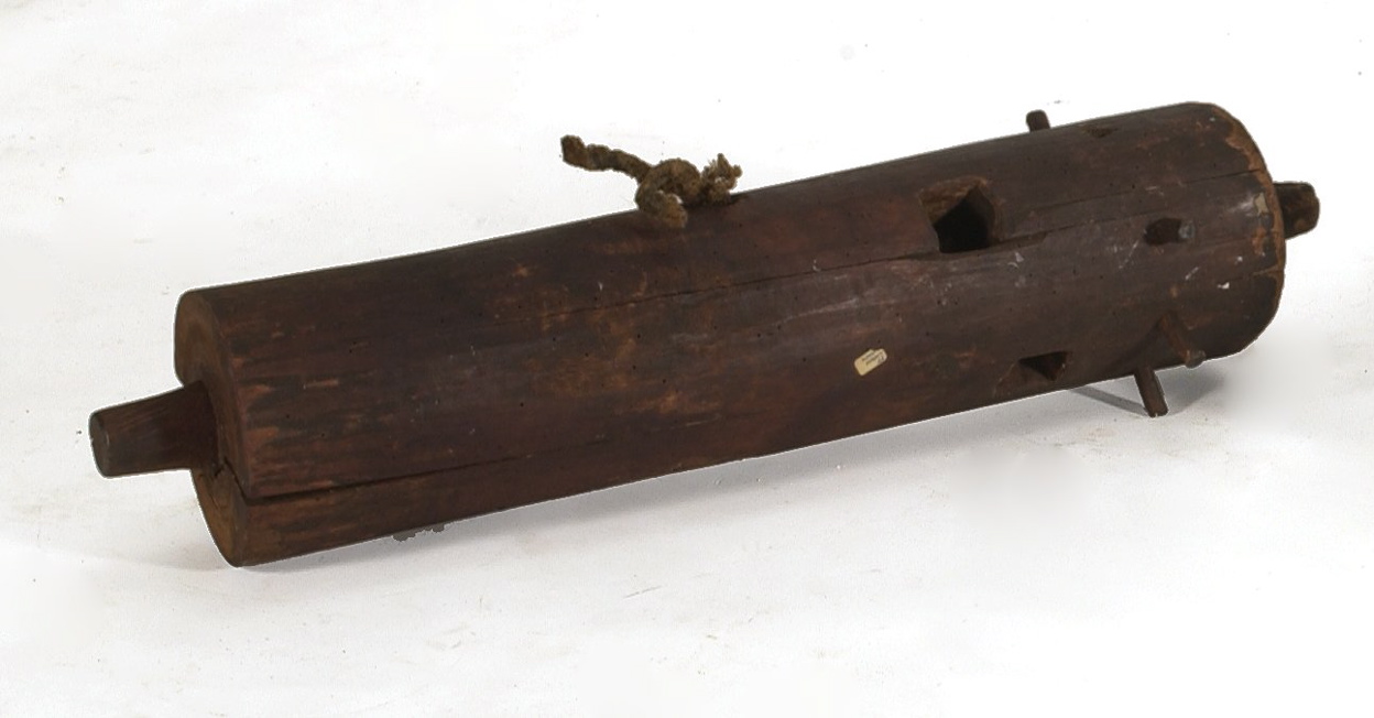 Appraisal: RARE WOODEN COOPER'S CAPSTAN WINCH Early th CenturyCylindrical turned shaft